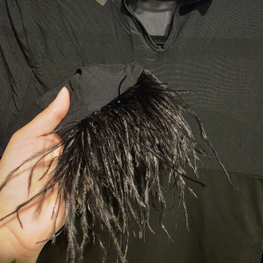 Cinq à Sept Black Mesh Feather Cuff Top - Picture 4 of 10